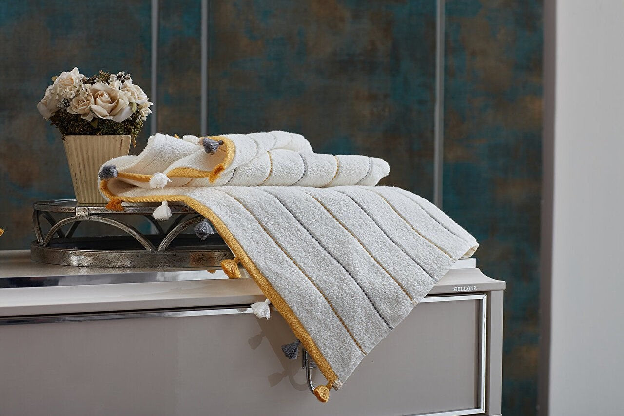 Indulge in luxury with our off-white bath towel. Crafted from premium materials, this towel combines softness and absorbency for a truly lavish experience. Elevate your bath time routine with the off-white bath towel, adding a touch of elegance and sophistication to your bathroom decor. Wrap yourself in plush comfort and enjoy the ultimate relaxation with this exquisite towel.