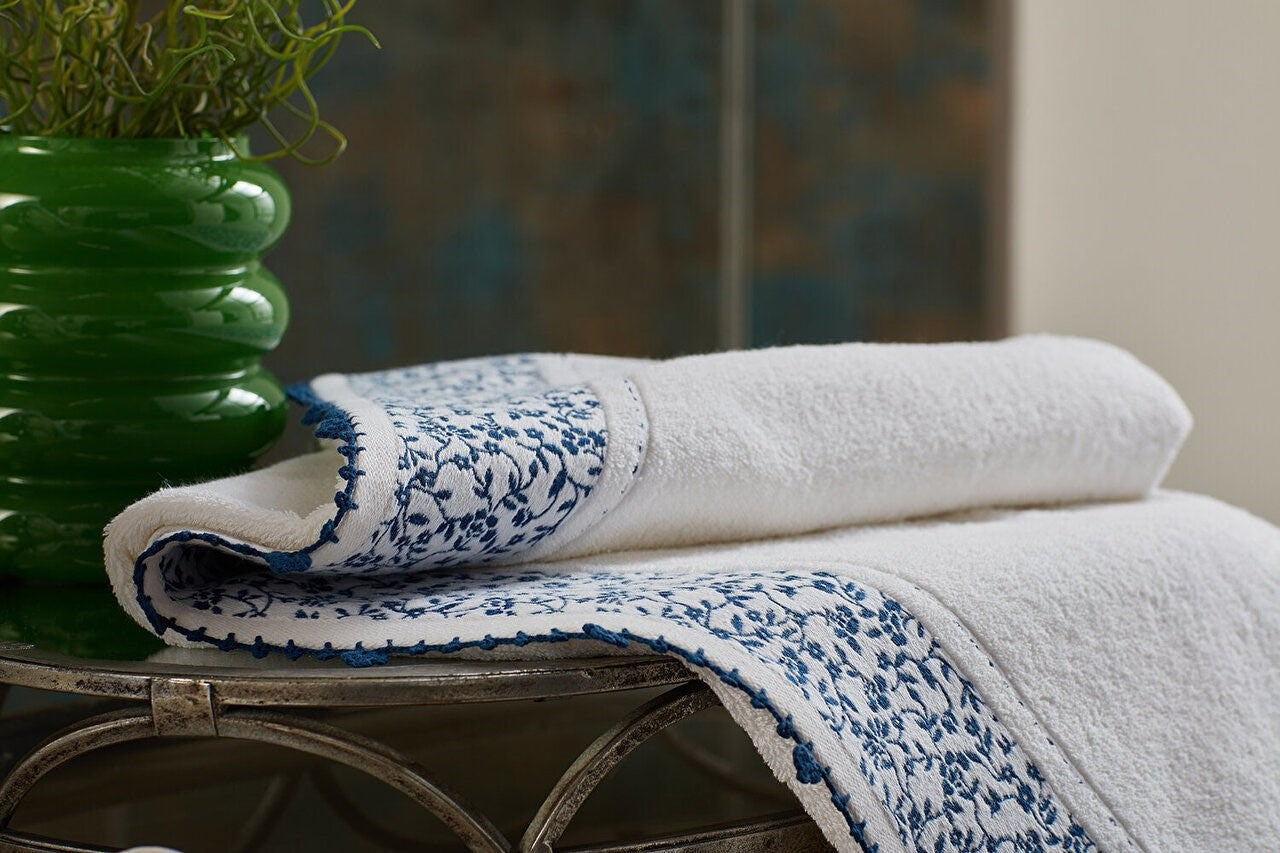 Blue Bath Towel - Serene and Absorbent Luxury for Your Bathroom