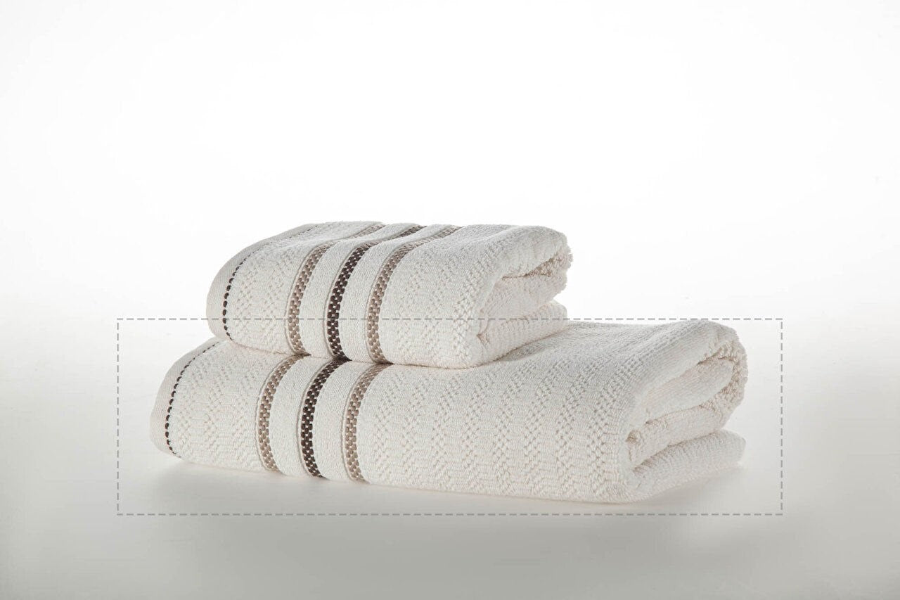 A high-quality bath towel for a luxurious bathing experience. Wrap yourself in comfort and style with our premium bath towel.