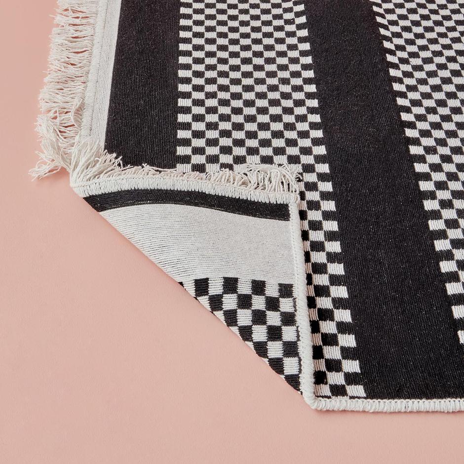 Handmade Rug - Artisan Craftsmanship and Timeless Beauty