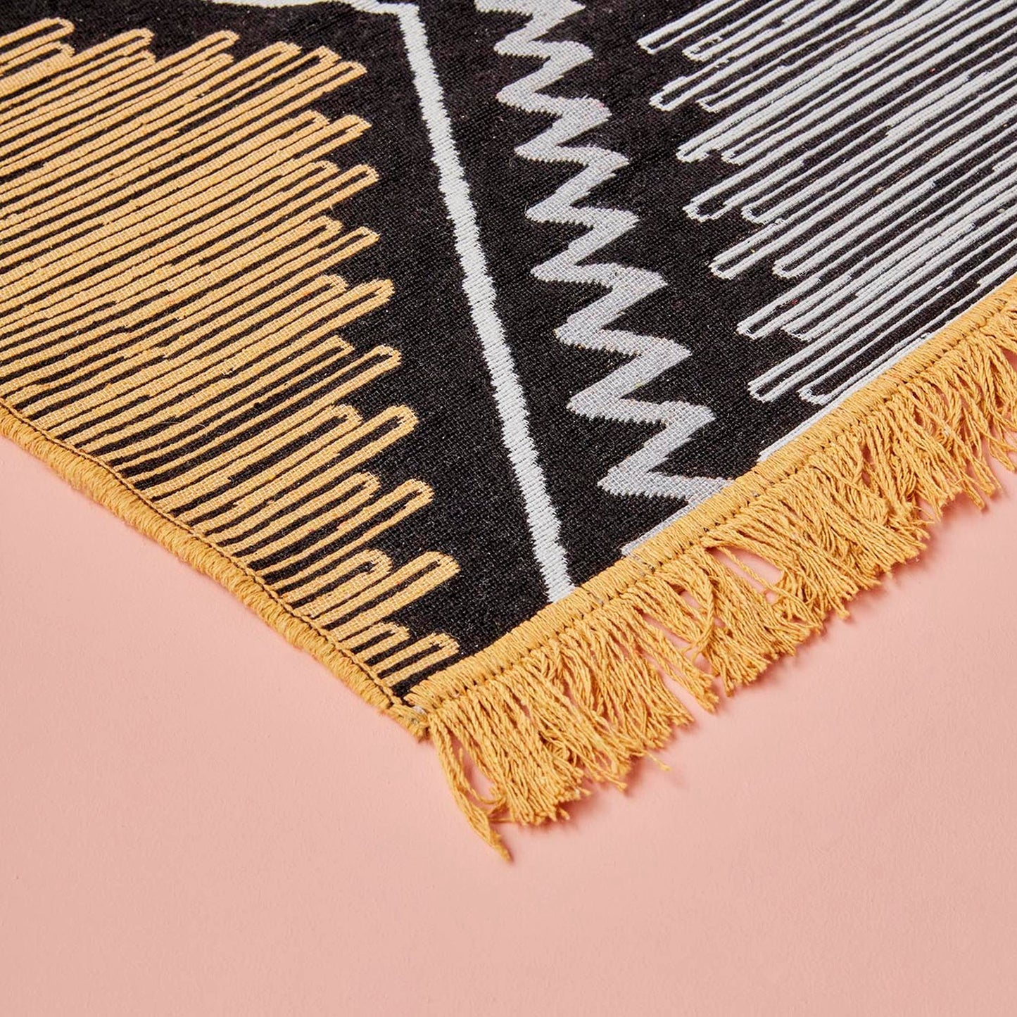 Handmade Rug - Artisan Craftsmanship and Timeless Beauty