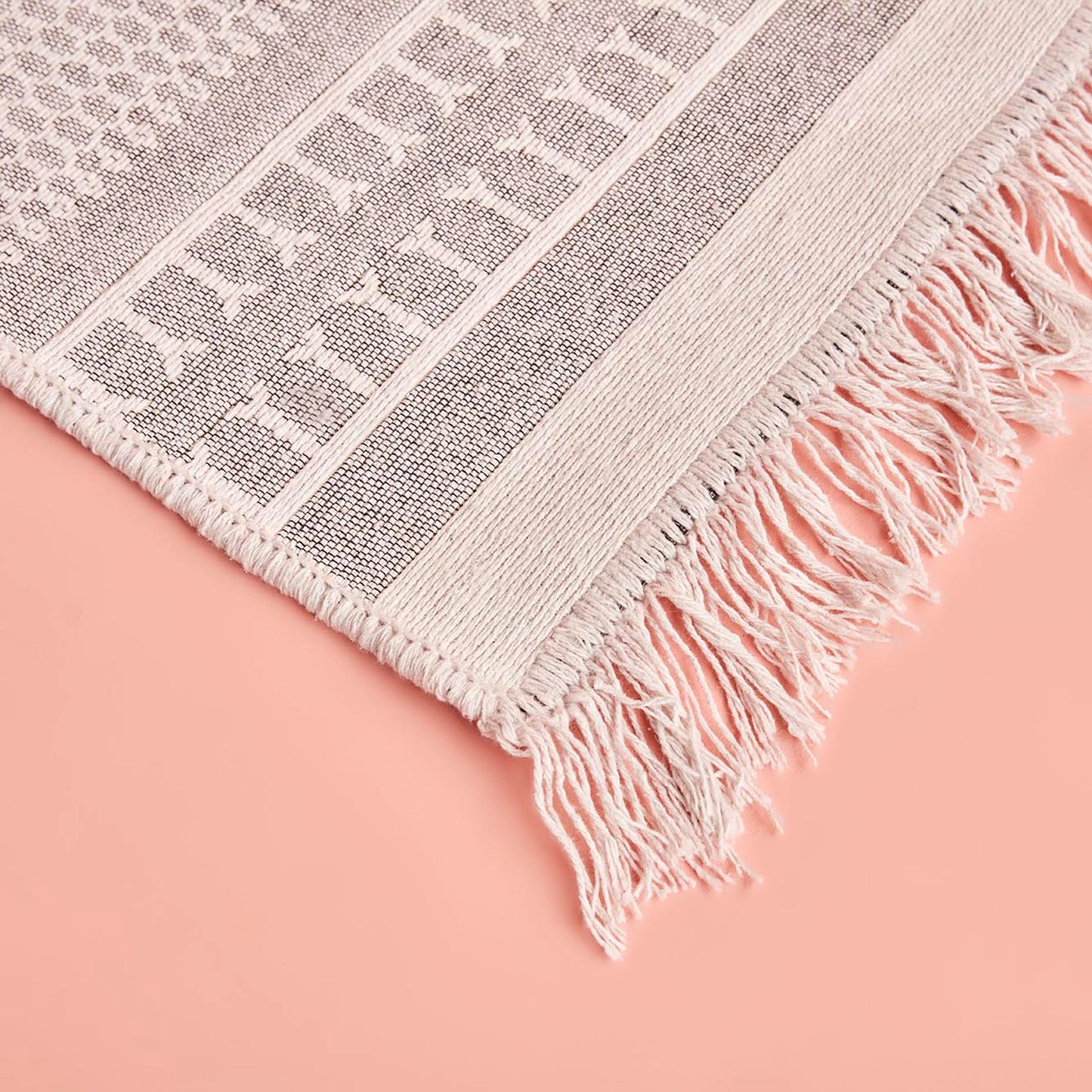 Handmade Rug - Artisan Craftsmanship and Timeless Beauty