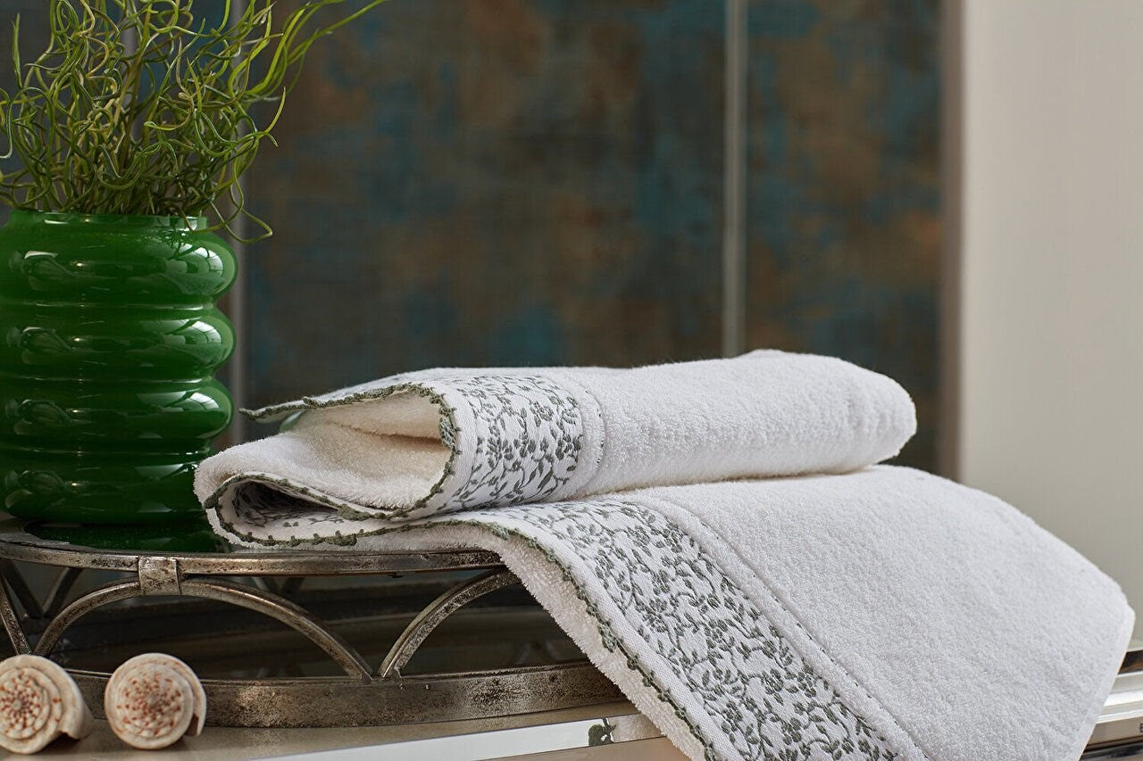 Green Bath Towel - Fresh and Eco-Friendly Luxury for Your Bathroom