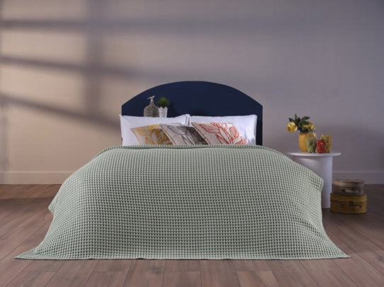 Green queen size bed blanket, adding a touch of nature and tranquility to your bedroom.