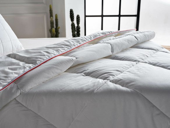 A luxurious and natural choice for your bedroom, our White Natural Quilt in King Size provides ultimate comfort and style.