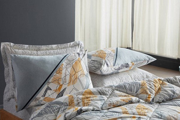 Yellow 6-piece bedding set in queen size, featuring a quilt, sheet, and four pillowcases.