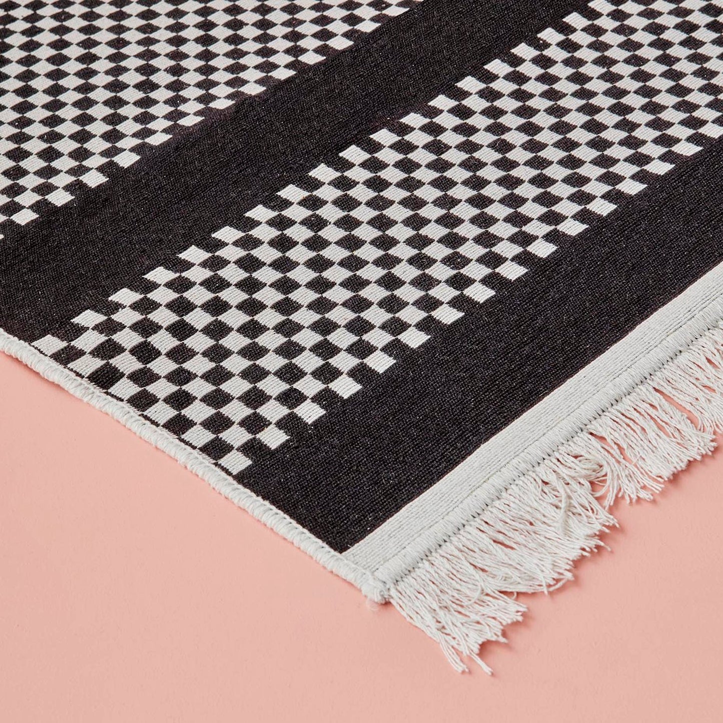 Handmade Rug - Artisan Craftsmanship and Timeless Beauty