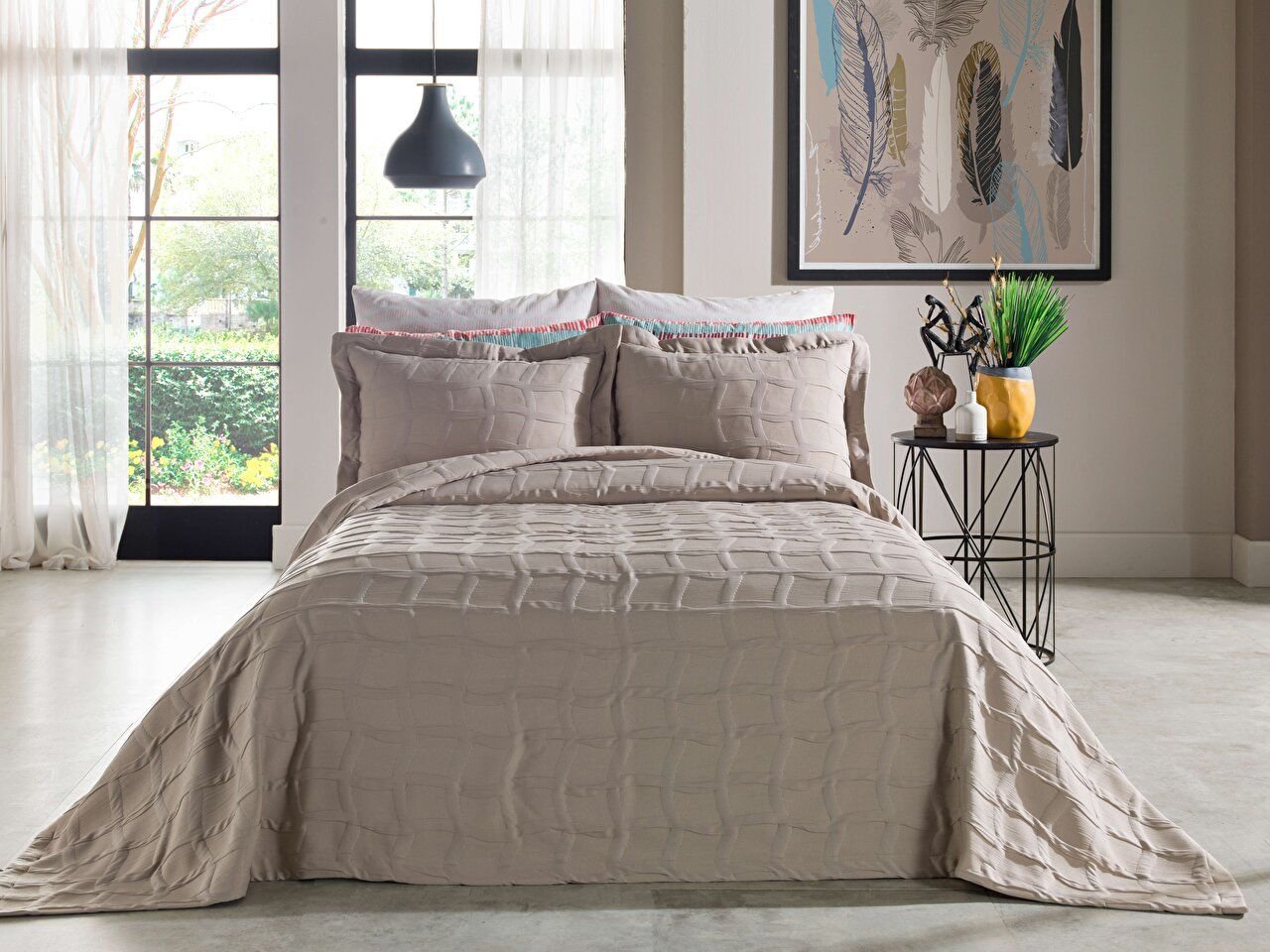 Beige bedspread set in king size, including a duvet cover, standard sheet, and two pillowcases.