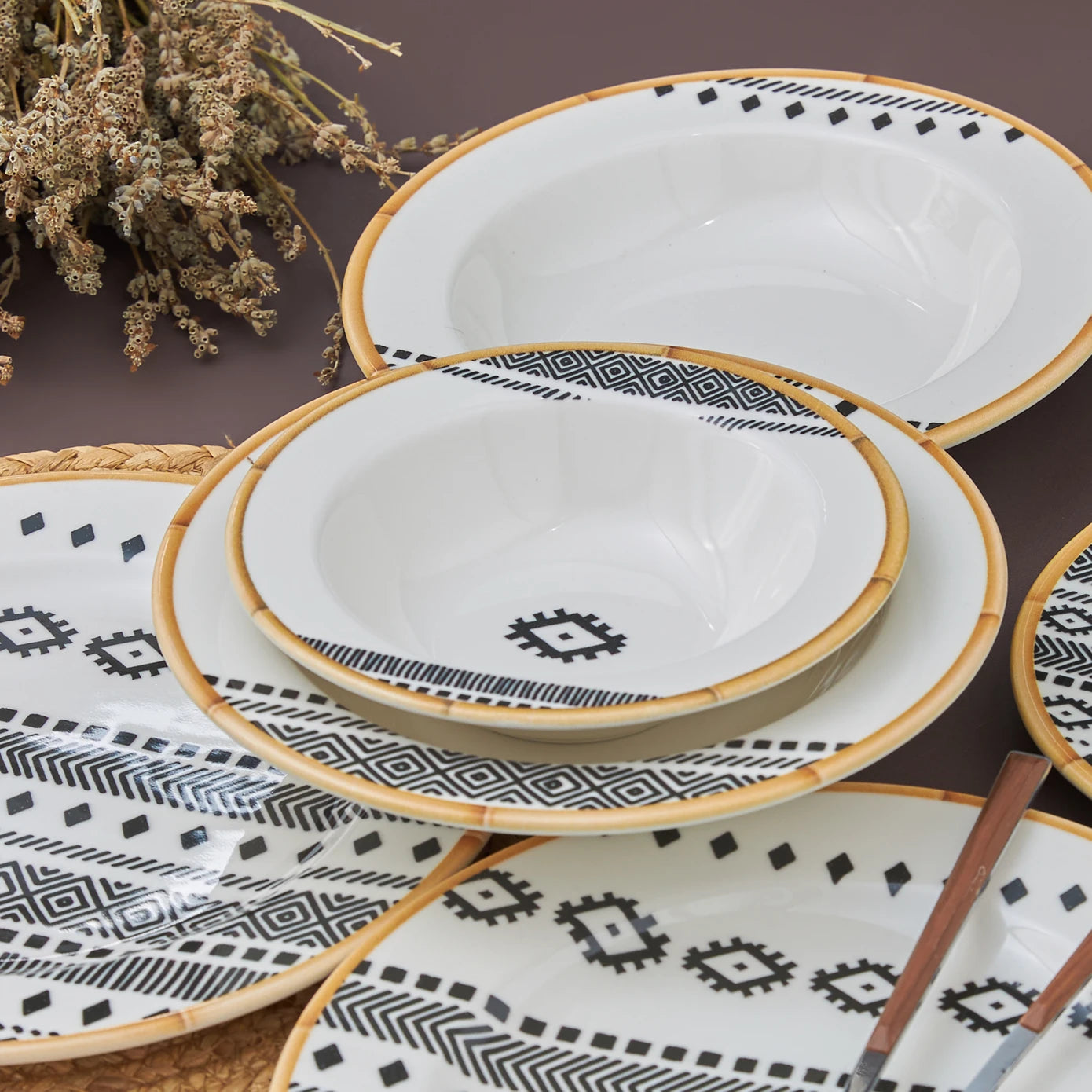 Porcelain Dinnerware Set - Elegant and Versatile Tableware Collection