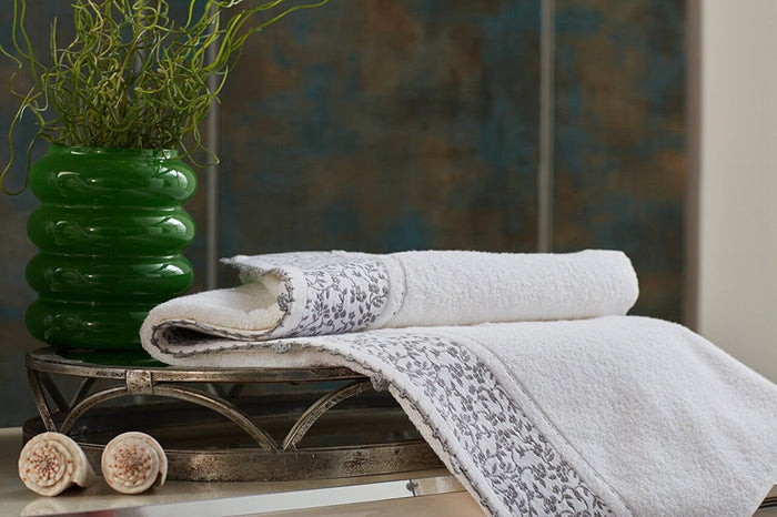 Gray Bath Towel - Stylish and Luxurious Bathroom Essential