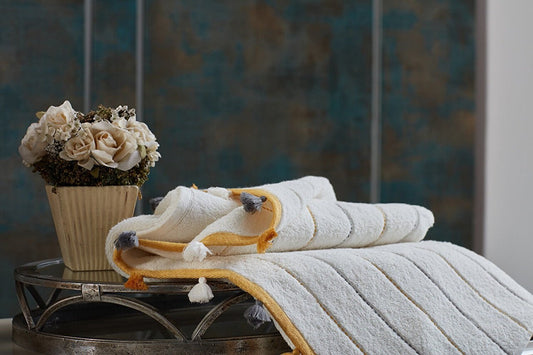 Indulge in luxury with our off-white bath towel. Crafted from premium materials, this towel combines softness and absorbency for a truly lavish experience. Elevate your bath time routine with the off-white bath towel, adding a touch of elegance and sophistication to your bathroom decor. Wrap yourself in plush comfort and enjoy the ultimate relaxation with this exquisite towel.