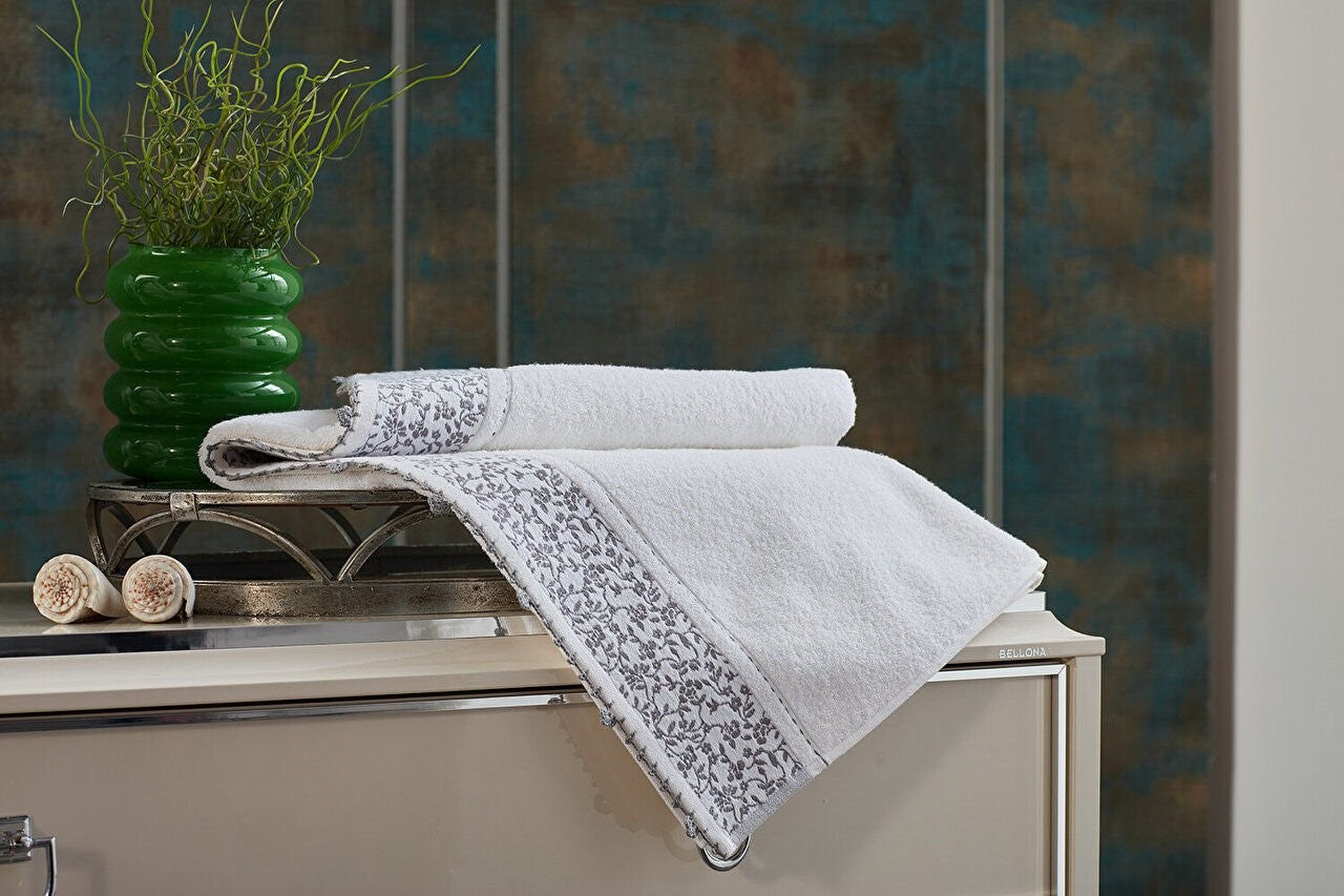 Gray Bath Towel - Stylish and Luxurious Bathroom Essential