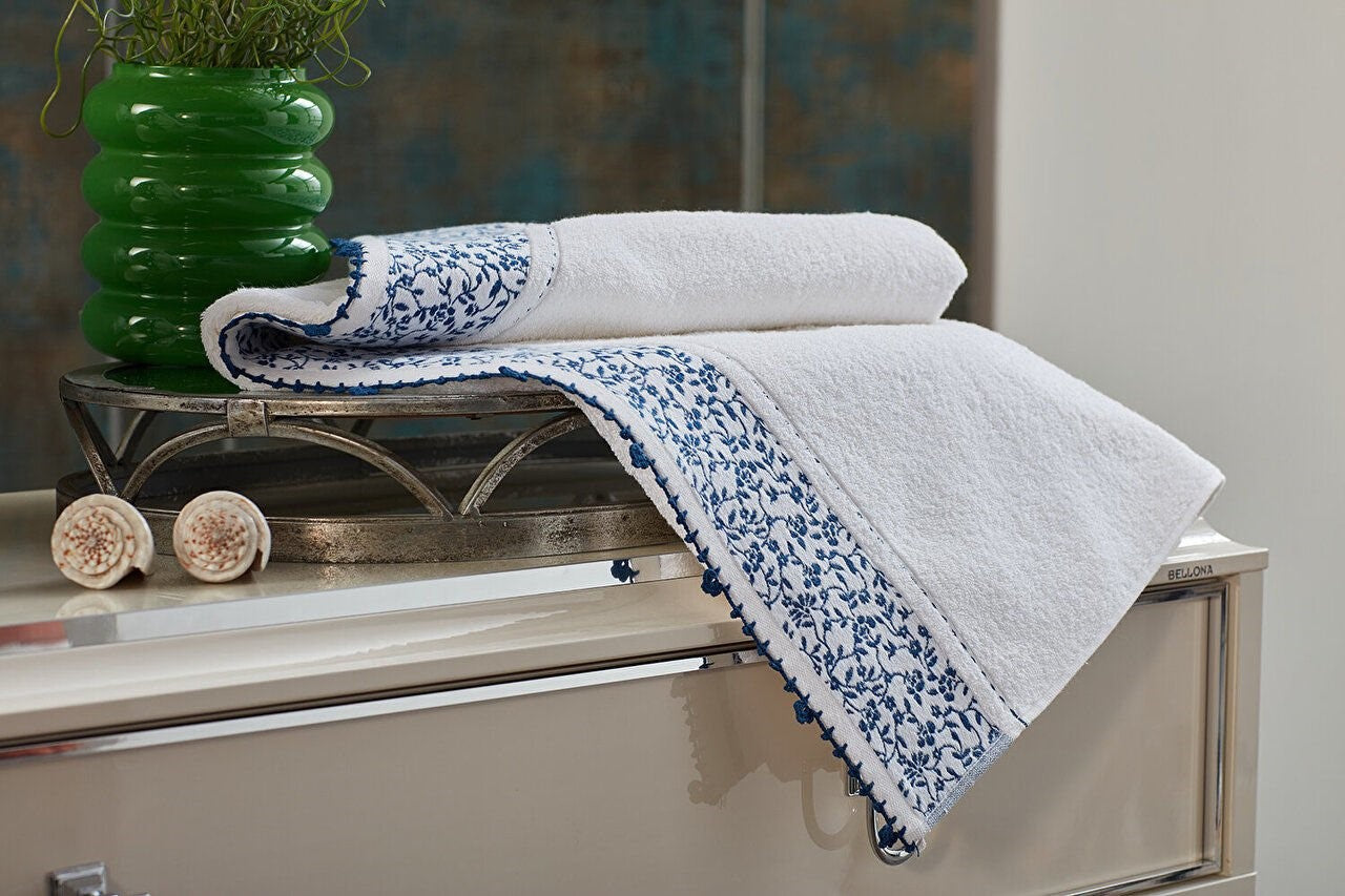 Blue Bath Towel - Serene and Absorbent Luxury for Your Bathroom