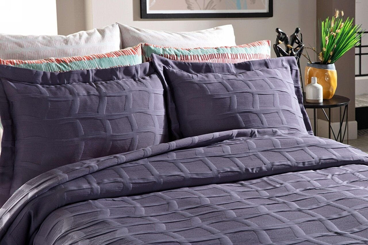 Purple bedspread set in king size, including a bed cover and two pillowcases