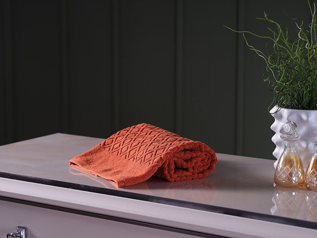 A luxurious washcloth for ultimate comfort and pampering. Treat yourself to the finest quality and indulge in a spa-like experience with our luxury washcloth.