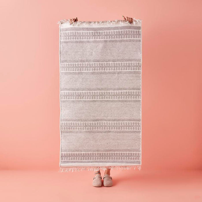 Handmade Rug - Artisan Craftsmanship and Timeless Beauty