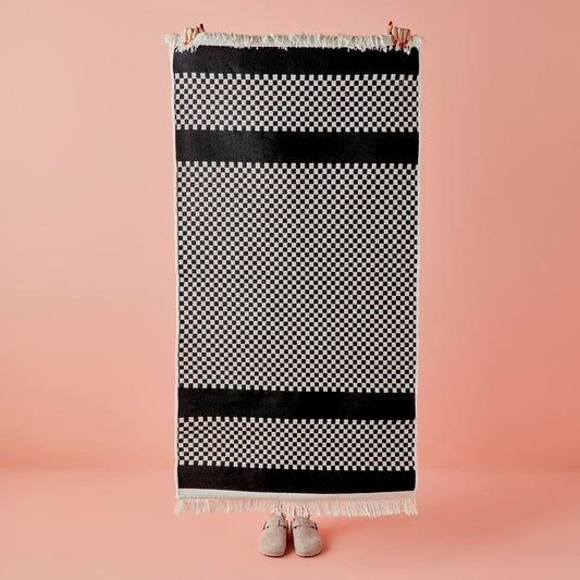 Handmade Rug - Artisan Craftsmanship and Timeless Beauty