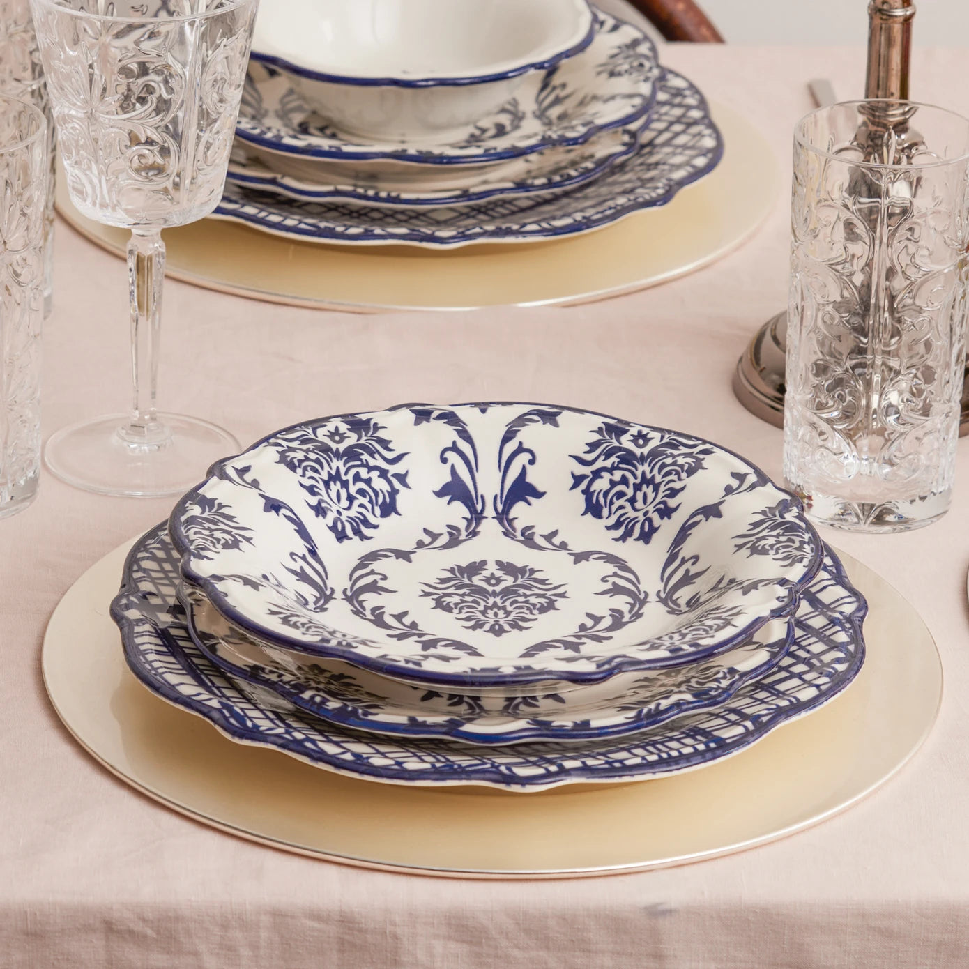 Porcelain Dinnerware Set - Elegant and Versatile Tableware Collection