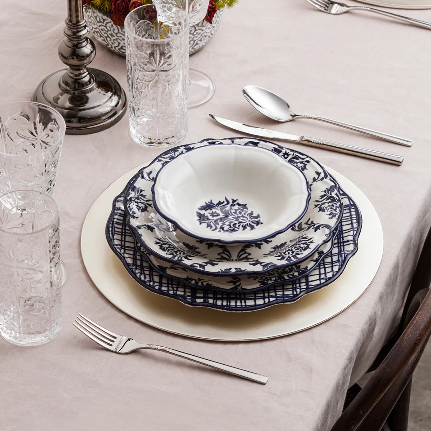 Porcelain Dinnerware Set - Elegant and Versatile Tableware Collection