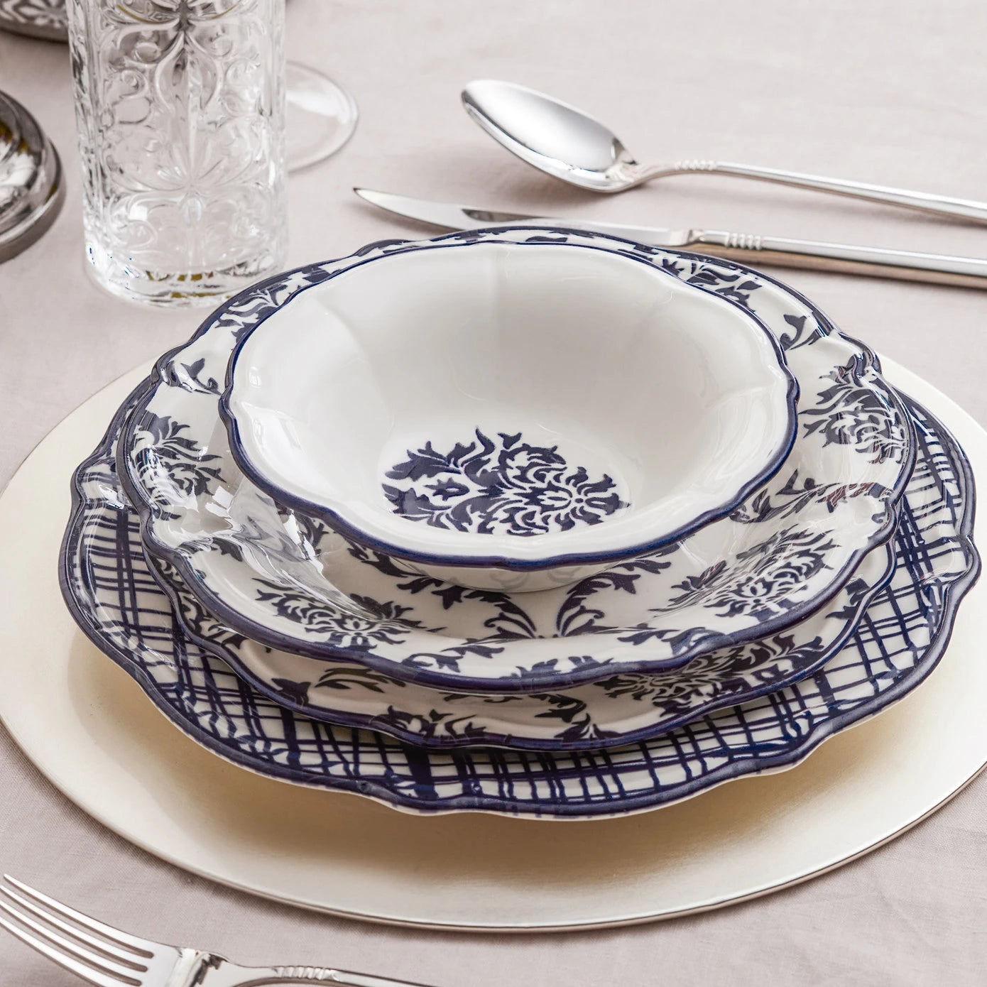 Porcelain Dinnerware Set - Elegant and Versatile Tableware Collection