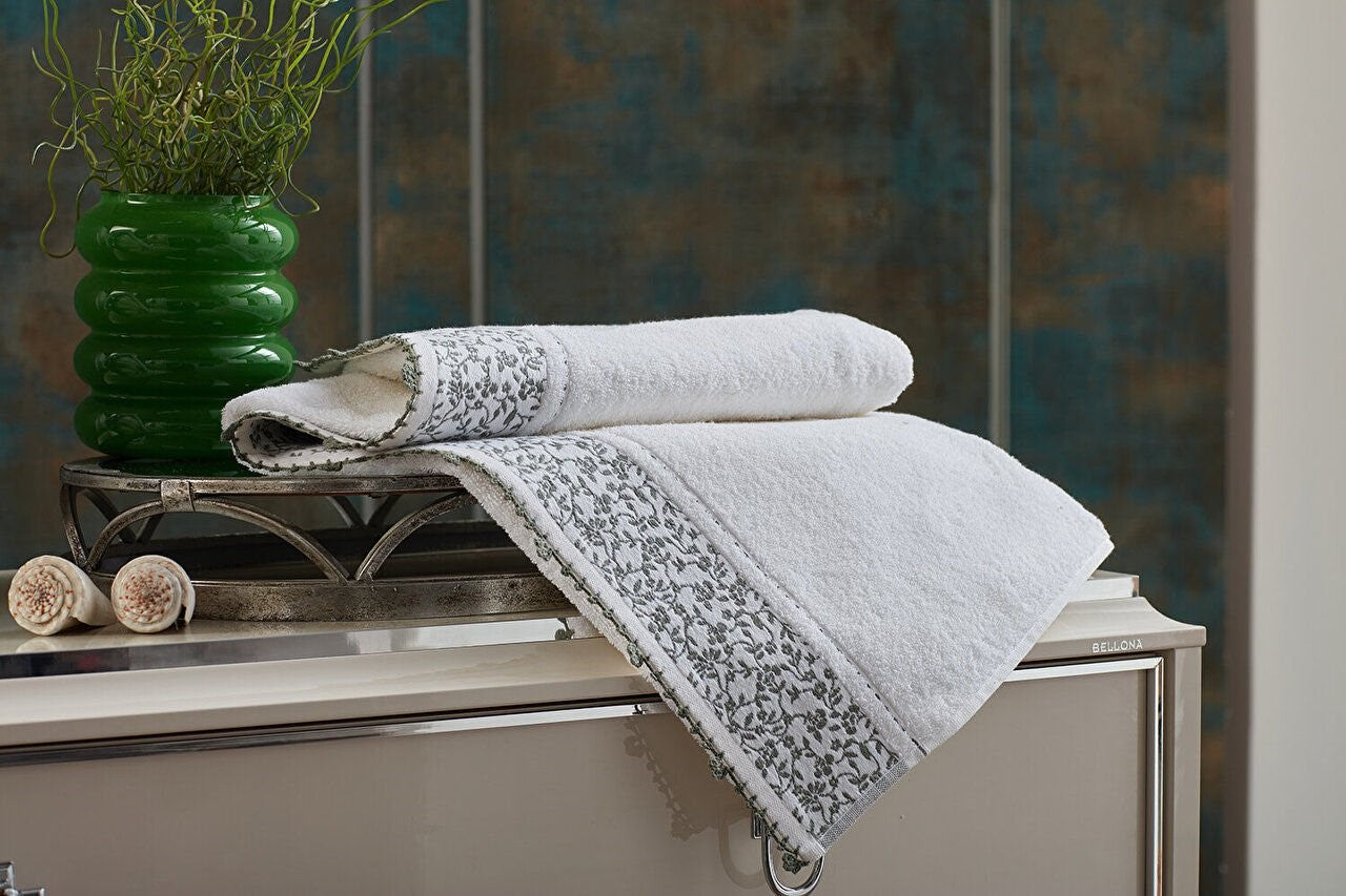 Green Bath Towel - Fresh and Eco-Friendly Luxury for Your Bathroom
