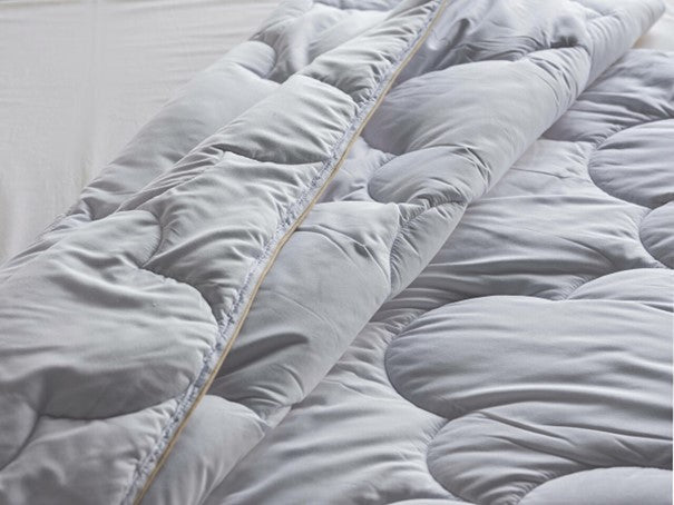 White Comfyline Quilt - King size: Luxurious comfort for a blissful sleep