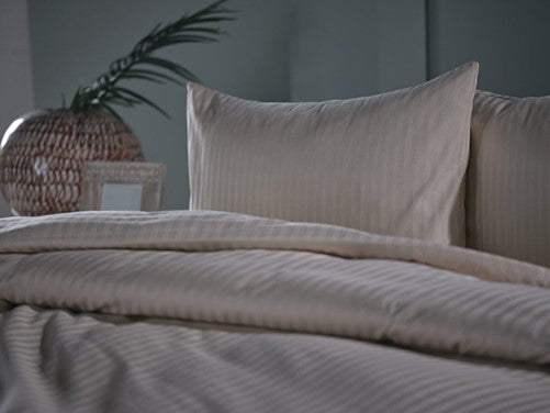 Cream duvet cover set in queen size, including a duvet cover, standard sheet, and two pillowcases.