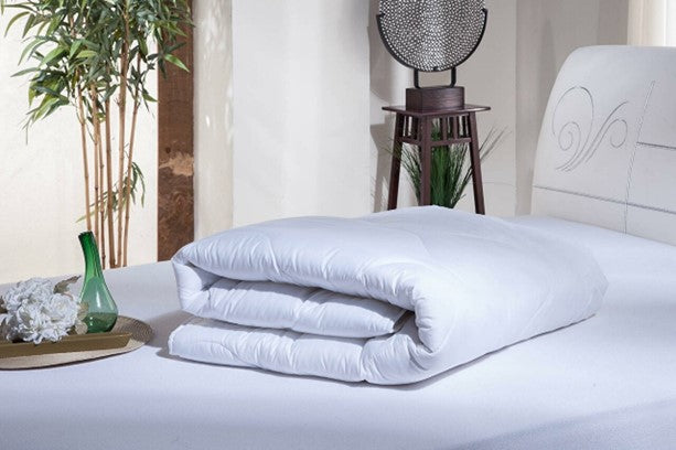 Experience cozy and luxurious nights with our White Microfiber Quilt in Queen Size, perfect for adding warmth and comfort to your bedroom.