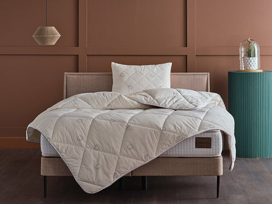 Upgrade your bedroom with our luxurious White Festival Cotton Quilt in King Size for ultimate comfort and style.