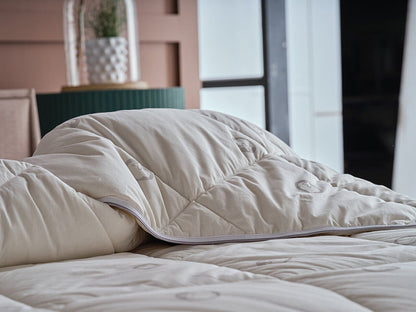 Upgrade your bedroom with our luxurious White Festival Cotton Quilt in King Size for ultimate comfort and style.