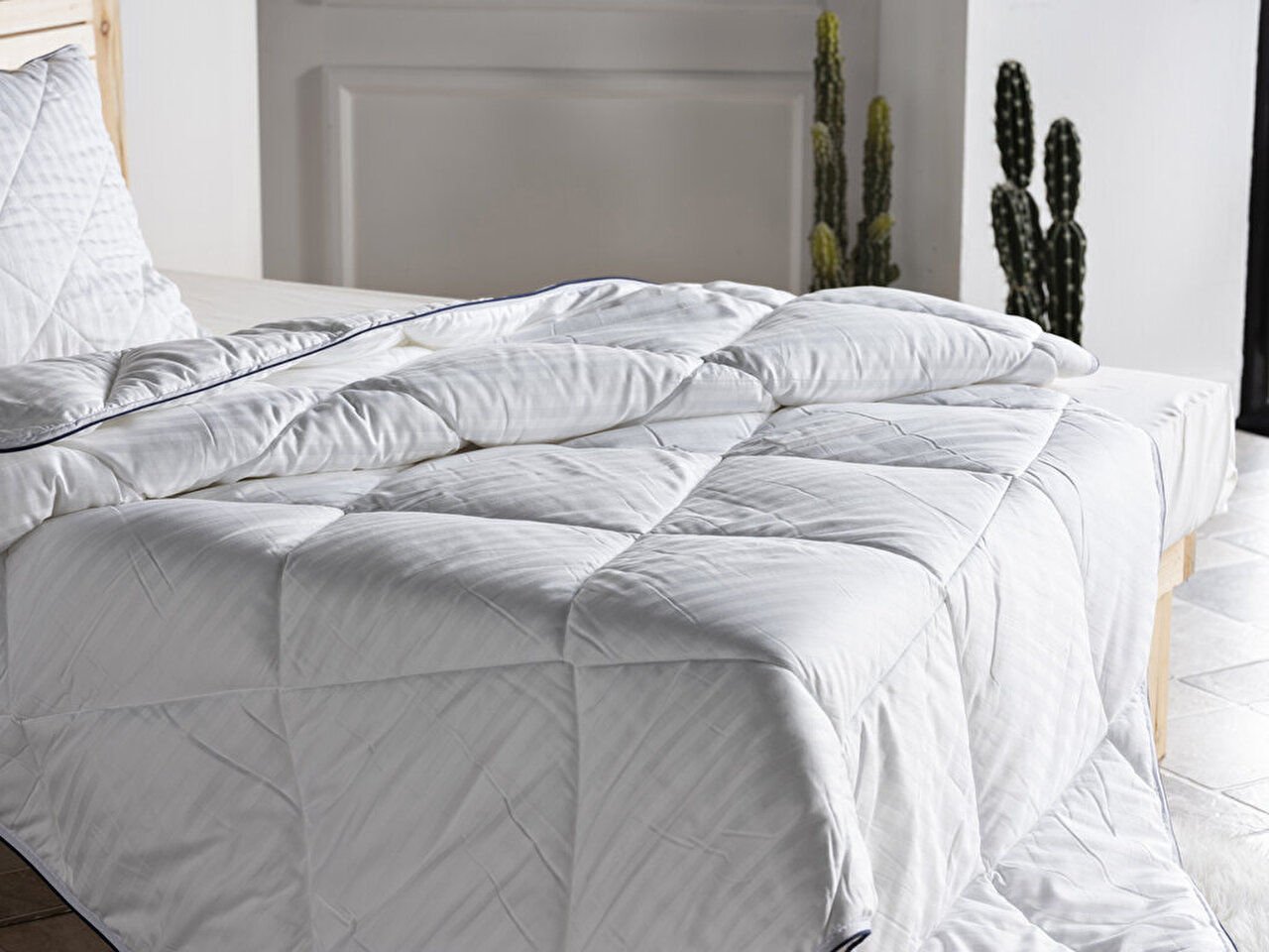  White Prestige Quilt - Luxurious Comfort for King Size Bed